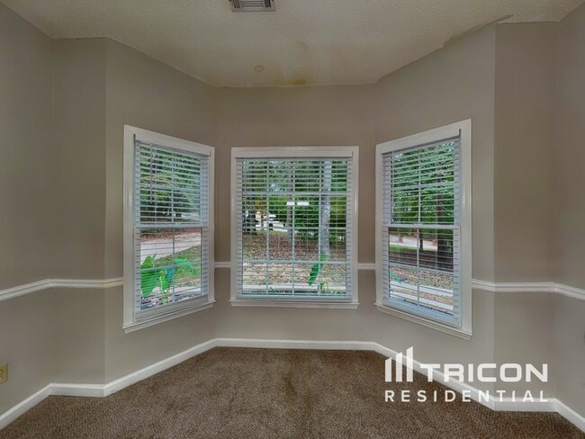 Photo - 190 Longwood Dr