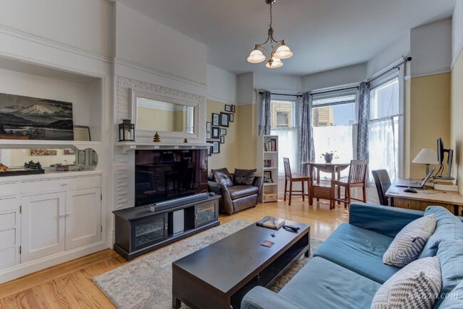 Building Photo - 426 Cole St Unit B