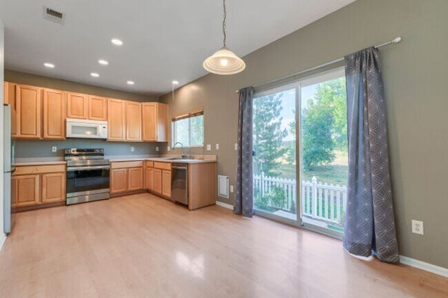 Photo - 13897 Cook St