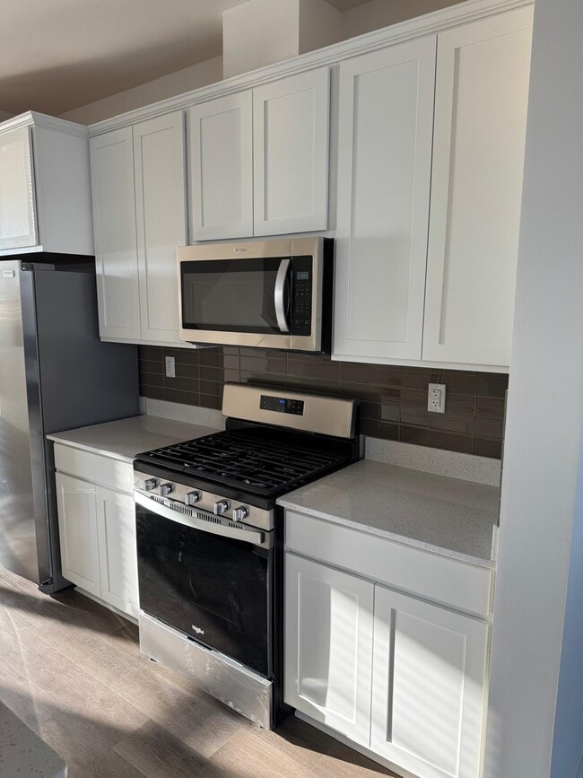 Photo - 2263 Glacier St