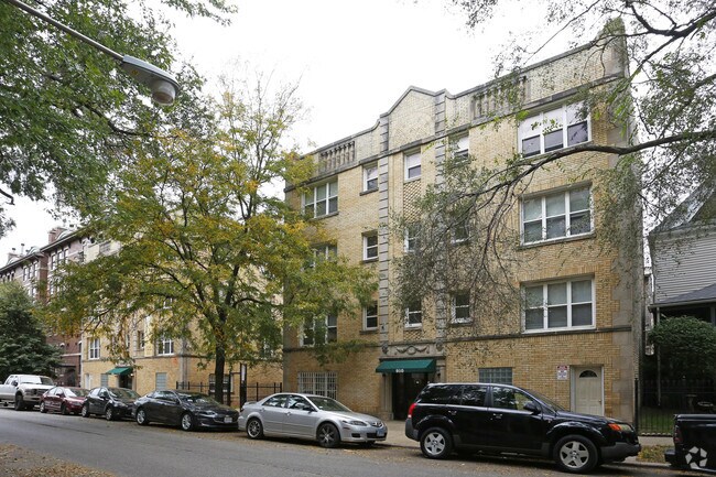 Photo - Dakin Court - 910 W Dakin St