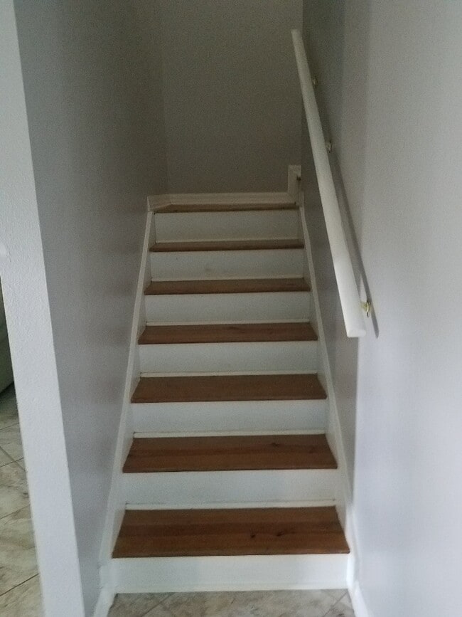 stairs - 6289 Freeport Dr