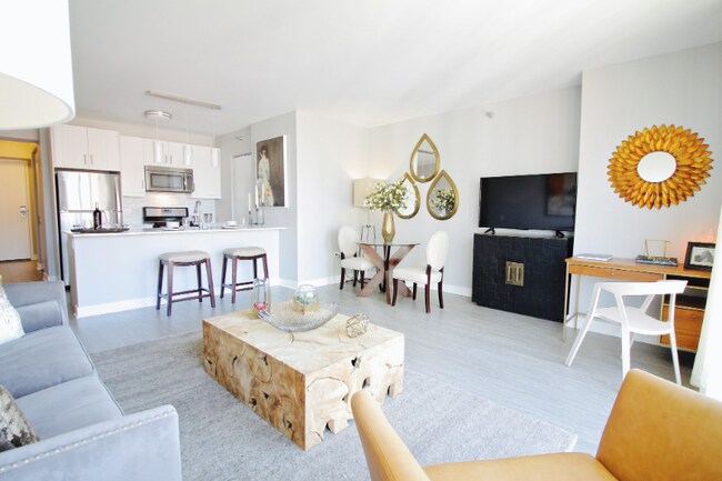 Photo - 981 S State St