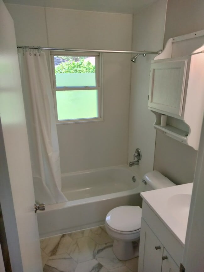 Photo - 1035 N 40th St