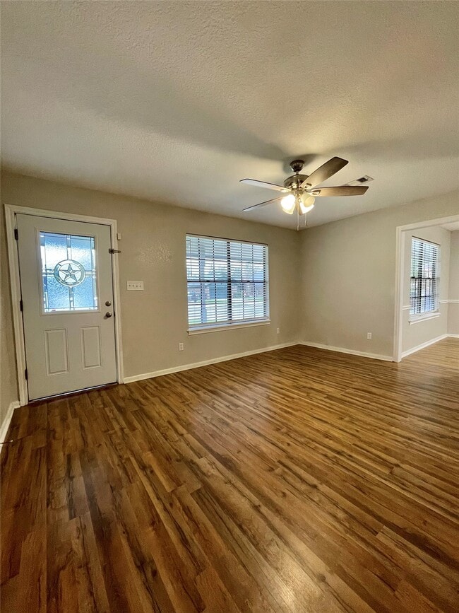 Photo - 809 Manor Dr