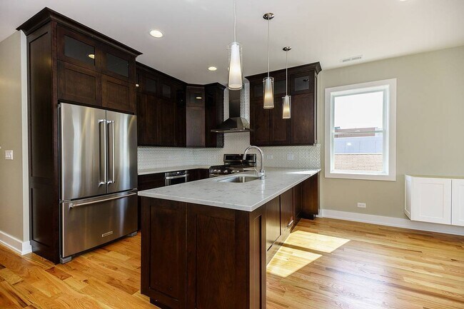 Photo - 2612 W Fullerton Ave Unidad 3