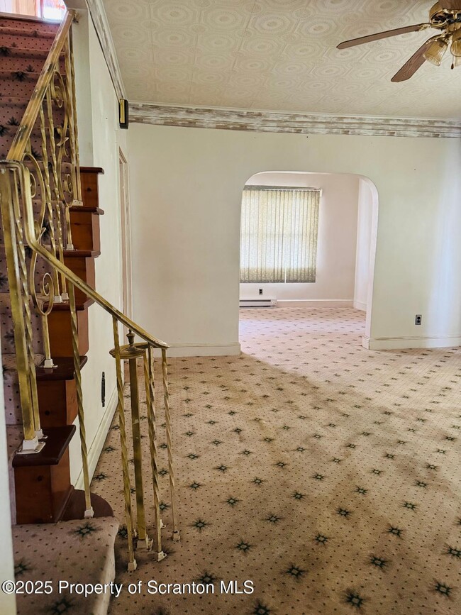 Photo - 209 W Grace St