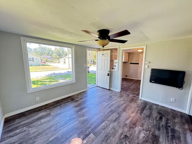 Photo - 1028 Church Ct