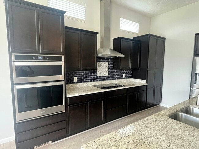 1596 Sierra Vista Way