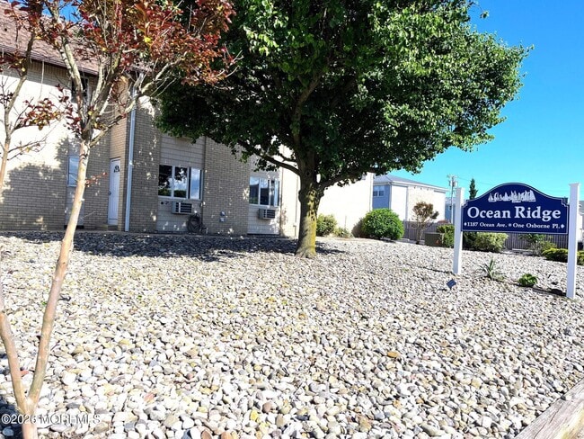 Building Photo - 1187 E Ocean Ave Unit 11