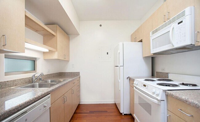 Photo - 425 W Beech St Unidad 327