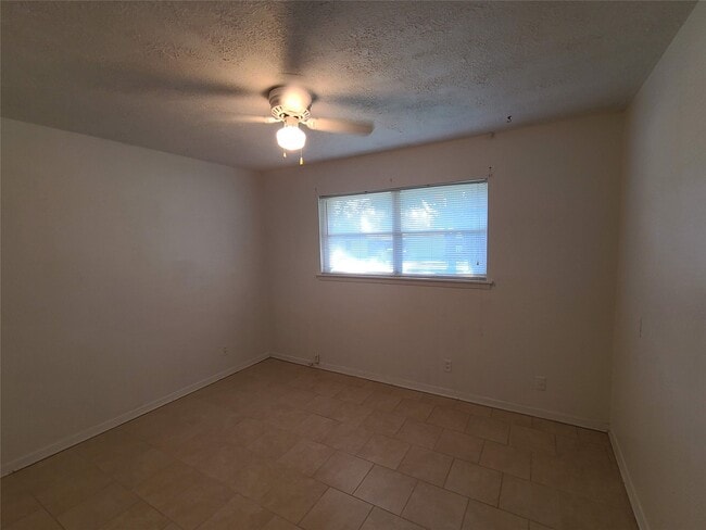 Photo - 2212 Locklaine Dr