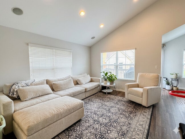 Photo - 121 Rosehall Dr