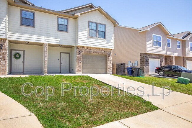 Photo - 1314 Garden Dusk