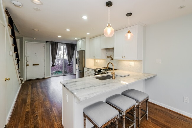 Photo - 847 3rd St SW