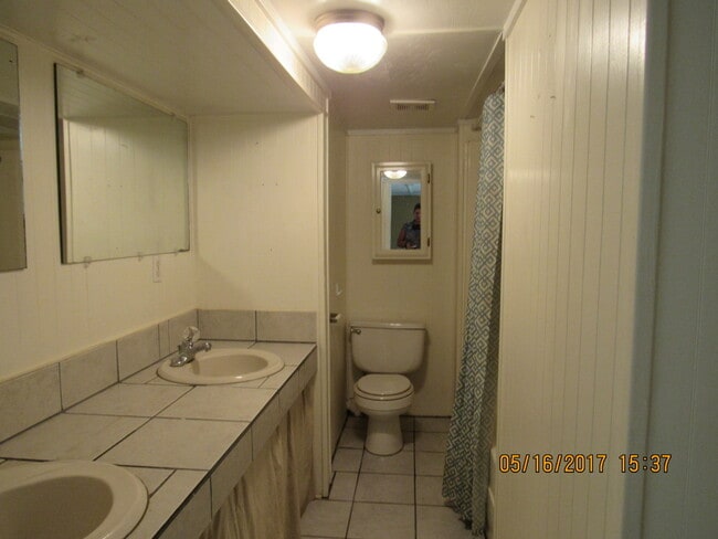 Photo - 208.5COLL Unit 208 1/2 College Street B
