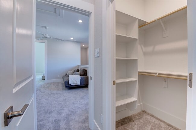 Photo - 5138 Rosslyn Rd