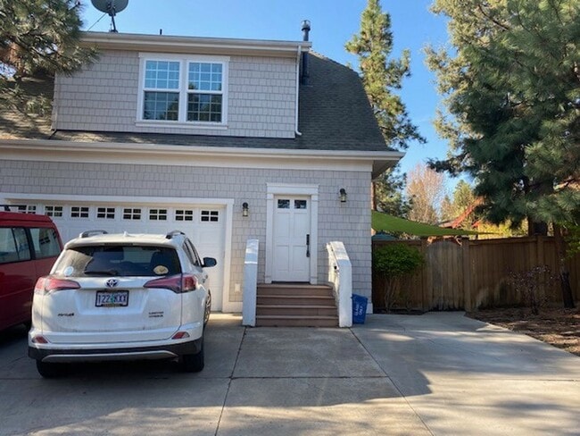 Building Photo - hi2209 Unit 2