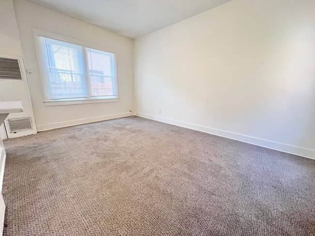 318 Temple Ave