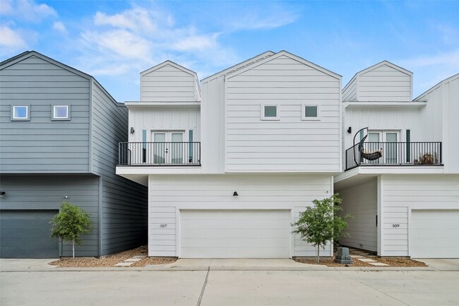 Building Photo - 107 Tolima Dove St