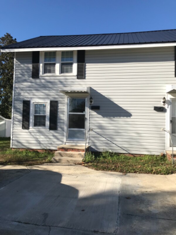 Photo - 207 N Elm St