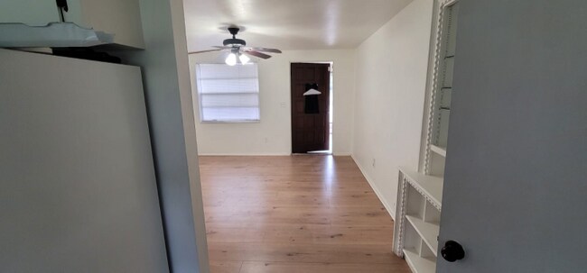 Photo - 124 6th St W