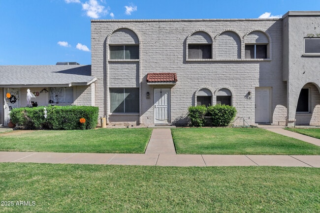 Building Photo - 225 N Standage