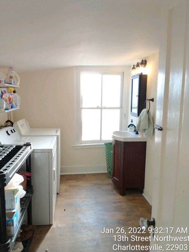 Building Photo - Heart of UVA 13th St 4 BR, 2.5 Bath house within walking distance of UVA
