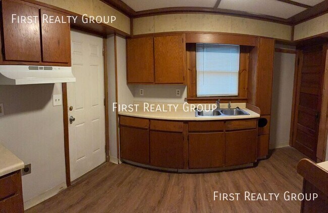 Photo - 400 Sheridan Ave