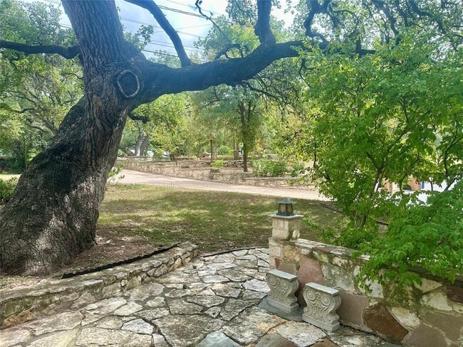 Photo - 312 Le Grande Ave