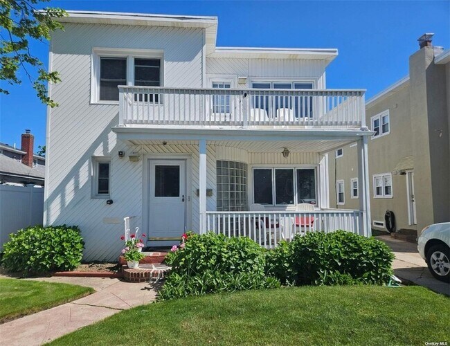 411 E Chester St Condo Unit upper Condo for Rent in Long Beach, NY