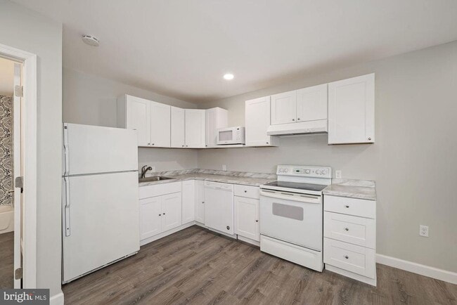 Building Photo - 22929 Frederick Rd