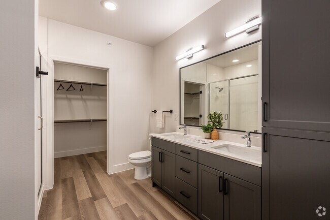 2BR, 2BA - 1065SF - Primary Bathroom - The Howard