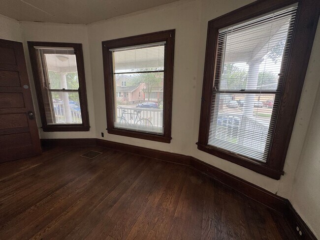 Building Photo - 213-215 N Paterson Unit 215 N Paterson Rental