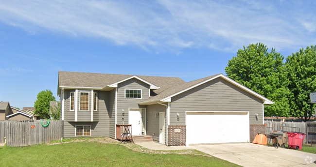 Building Photo - Beautiful home!