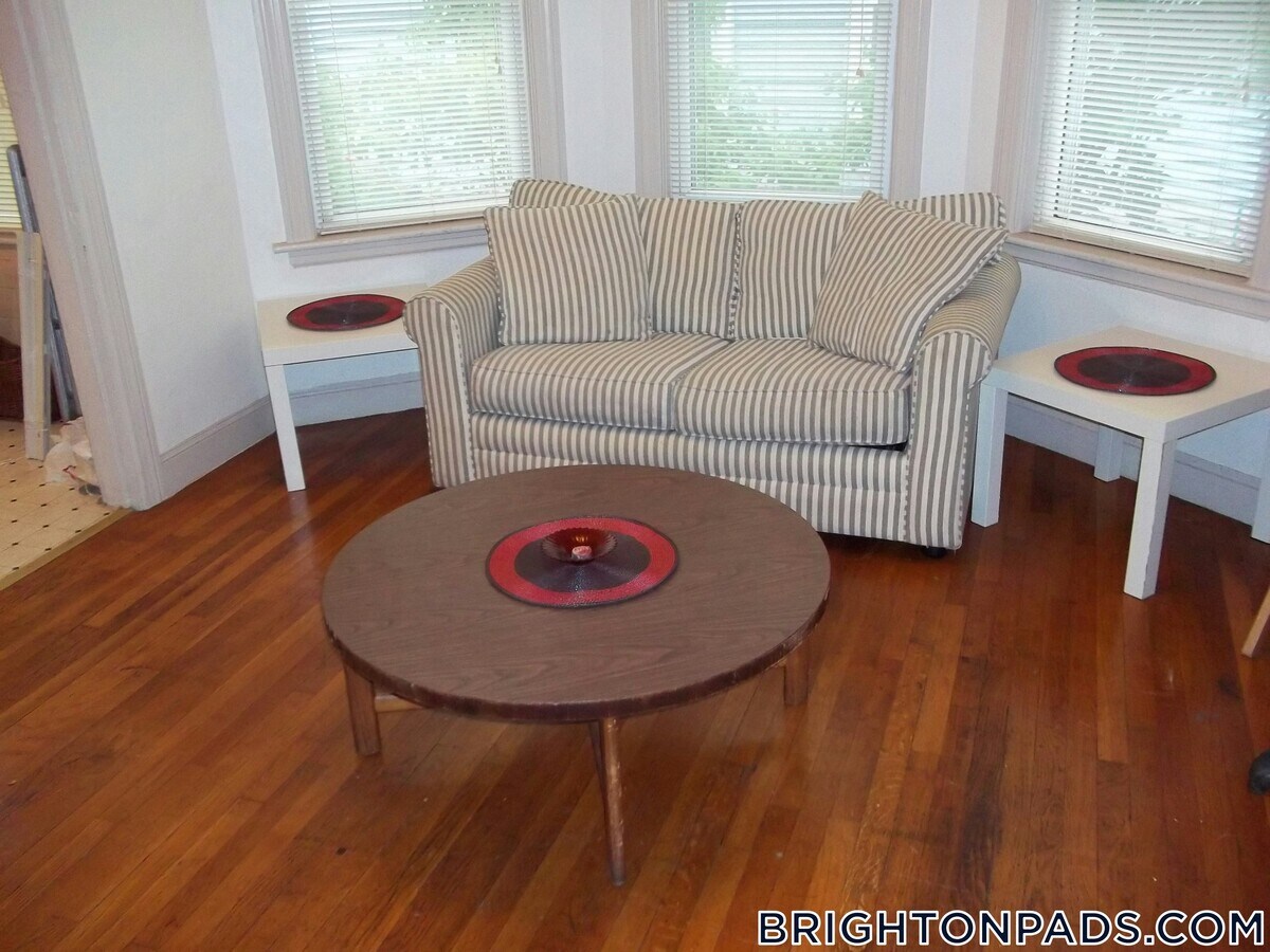 Photo - 72 Antwerp St