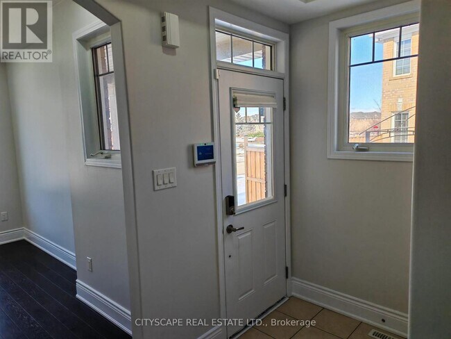 Photo - 228 Slingsby Landing