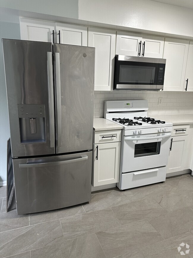 Building Photo - 598 Belmont Ave Rental