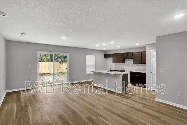 Photo - 1451 W 15th St