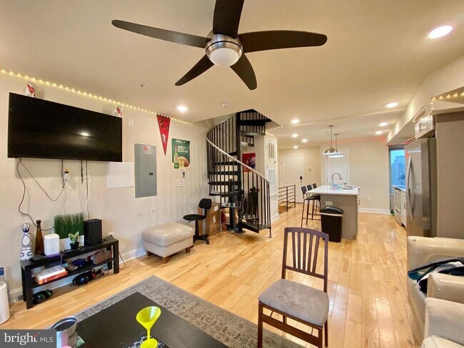 Photo - 1950 N Gratz St