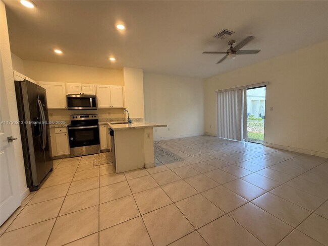 Photo - 1100 SW 6th Ct