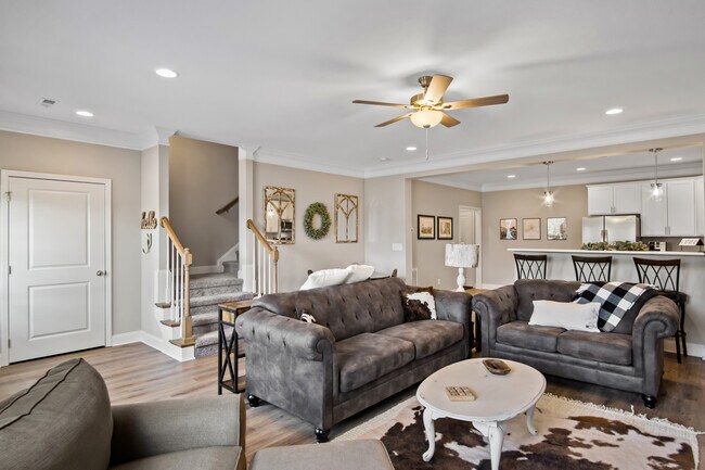 Photo - 274 Broadberry Ave