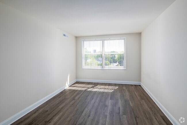 2BR, 1BA - 1,100SF - Second Bedroom