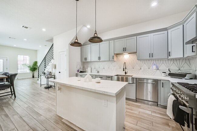Photo - 6008 Canal St
