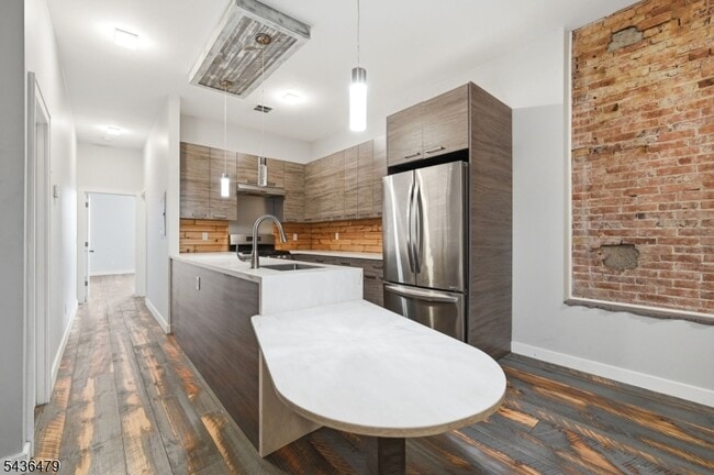 Building Photo - 180 Spring St Unit 304