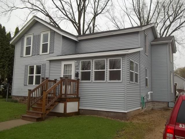 Building Photo - 536 Metomen St