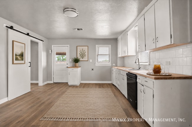 Photo - 1302 Ave. E (FS)-1