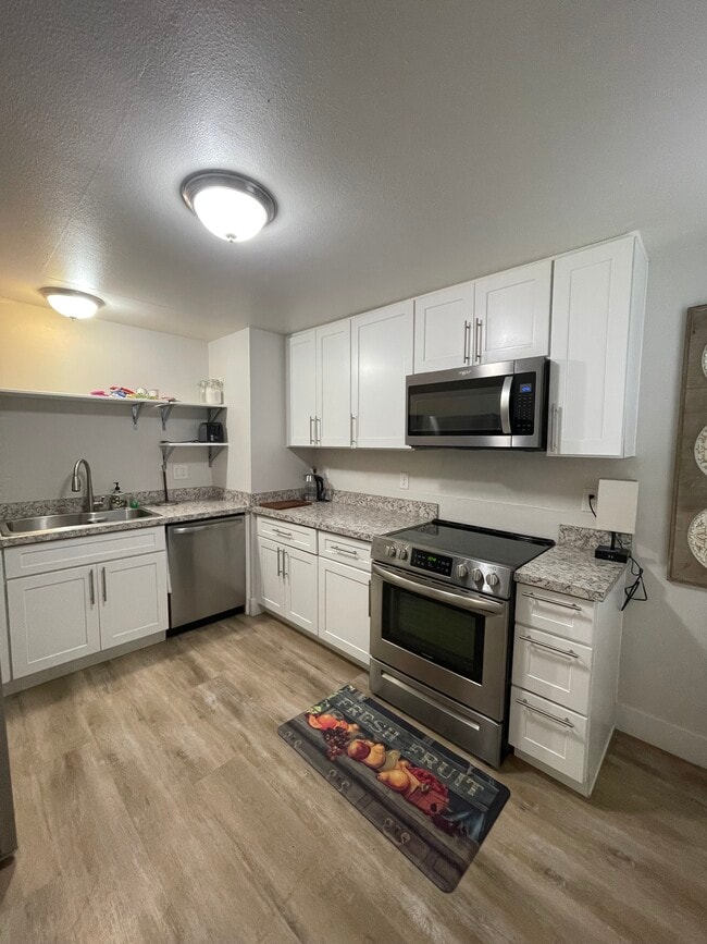 Building Photo - 1522 Taylor Ave N Unit B