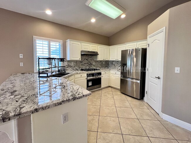 Building Photo - 5705 E Erin Ave