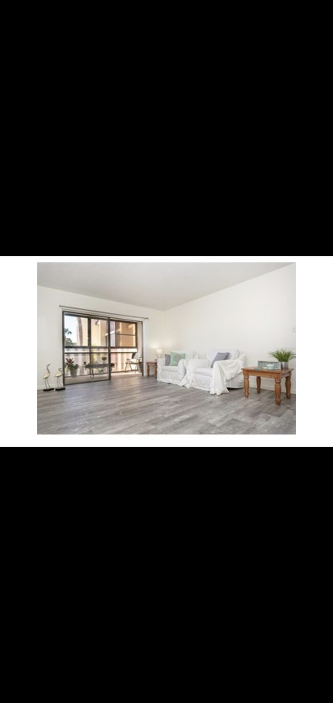 Open Livingroom - 66 Boundary Blvd Unit 280 Rental